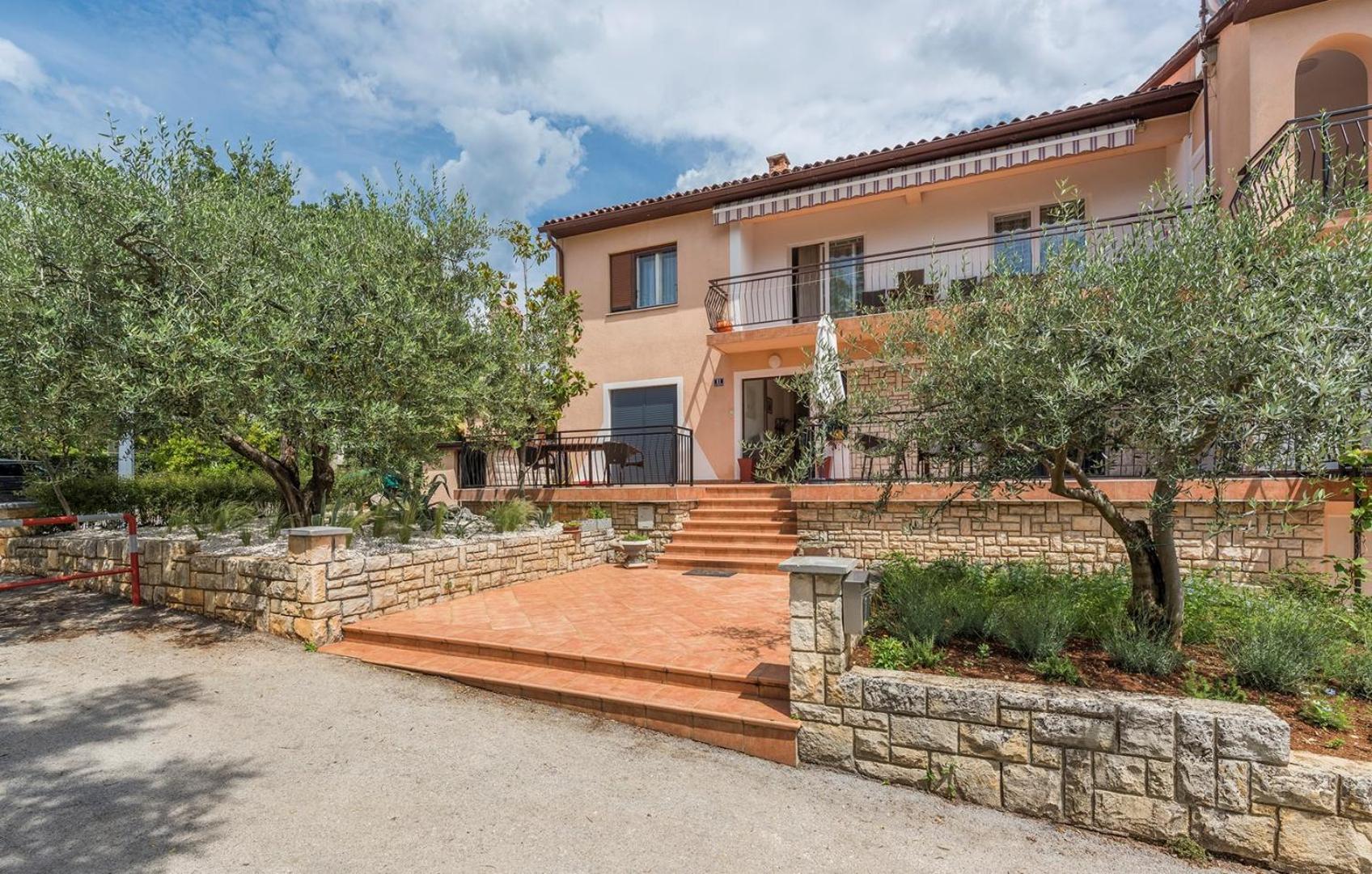 פורץ Apartments Zrnic מראה חיצוני תמונה